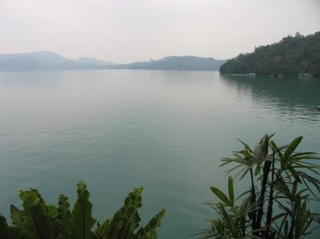 File:Sun and Moon Lake.jpg